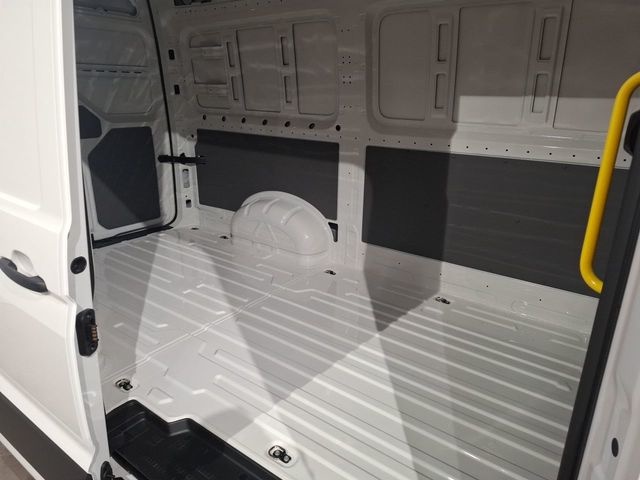 Volkswagen Crafter Furgon Batalla Media 2.0 TDI 103 kW (140 CV) Auto 3.500 Vehículo usado en Las Palmas - 4 Volkswagen Crafter Furgon Batalla Media 2.0 TDI 103 kW (140 CV) Auto 3.500 Vehículo usado en Las Palmas - 4