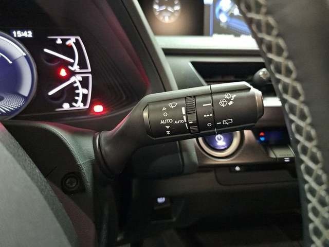 Lexus UX 250h Business 2WD 135 kW (184 CV) Vehículo usado en Madrid - 18