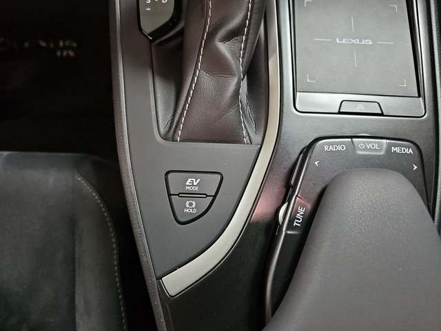 Lexus UX 250h Business 2WD 135 kW (184 CV) Vehículo usado en Madrid - 21 Lexus UX 250h Business 2WD 135 kW (184 CV) Vehículo usado en Madrid - 21