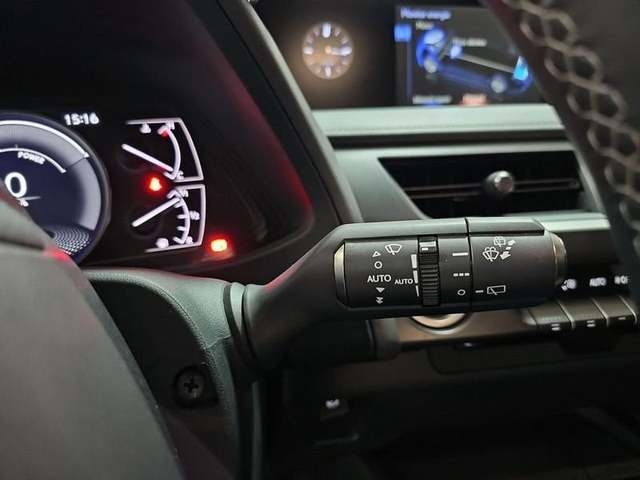 Lexus UX 250h Business 2WD 135 kW (184 CV) Vehículo usado en Madrid - 18 Lexus UX 250h Business 2WD 135 kW (184 CV) Vehículo usado en Madrid - 18