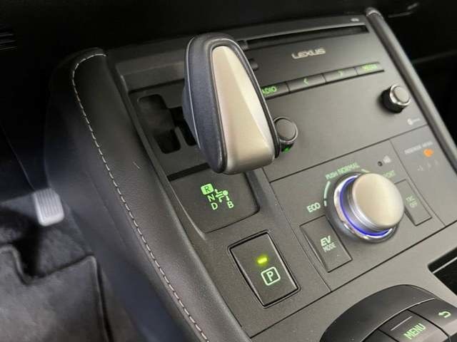 Lexus CT 200h Business 100 kW (136 CV) Vehículo usado en Madrid - 18