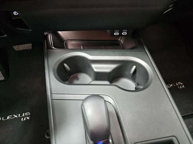 Lexus UX 300h Plus 146 kW (199 CV) Vehículo usado en Madrid - 15 Lexus UX 300h Plus 146 kW (199 CV) Vehículo usado en Madrid - 15