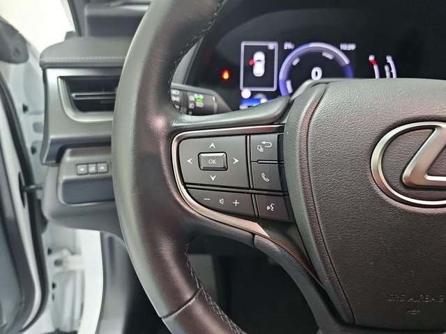 Lexus UX 300h Plus 146 kW (199 CV) Vehículo usado en Madrid - 21 Lexus UX 300h Plus 146 kW (199 CV) Vehículo usado en Madrid - 21