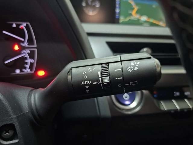 Lexus UX 250h Business Navigation 2WD 135 kW (184 CV) Vehículo usado en Madrid - 17