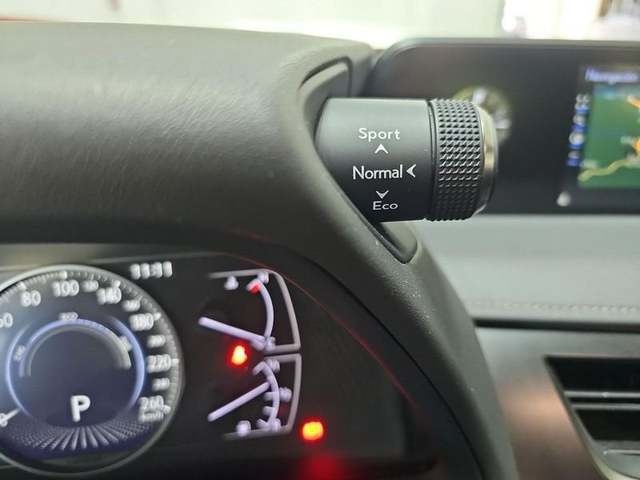 Lexus UX 250h Business Navigation 2WD 135 kW (184 CV) Vehículo usado en Madrid - 18 Lexus UX 250h Business Navigation 2WD 135 kW (184 CV) Vehículo usado en Madrid - 18