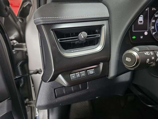 Lexus UX 250h Business Navigation 2WD 135 kW (184 CV) Vehículo usado en Madrid - 21 Lexus UX 250h Business Navigation 2WD 135 kW (184 CV) Vehículo usado en Madrid - 21