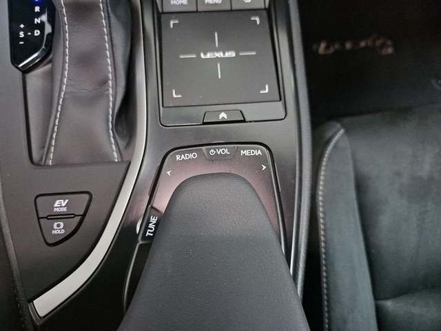 Lexus UX 250h Business Navigation 2WD 135 kW (184 CV) Vehículo usado en Madrid - 25 Lexus UX 250h Business Navigation 2WD 135 kW (184 CV) Vehículo usado en Madrid - 25