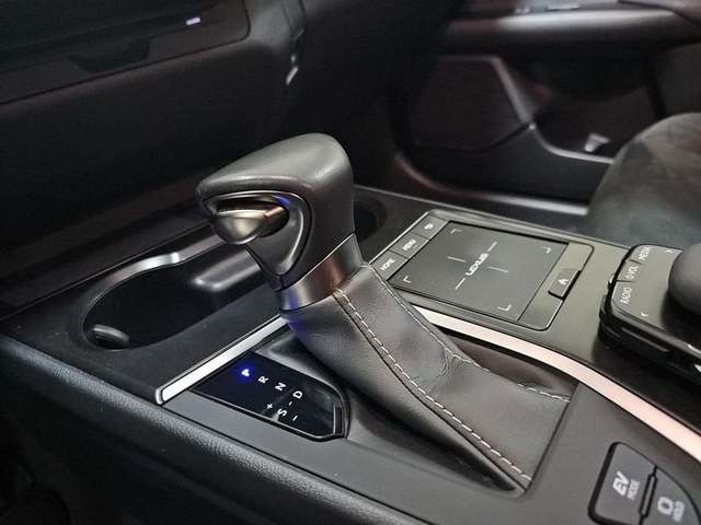 Lexus UX 250h Business Navigation 2WD 135 kW (184 CV) Vehículo usado en Madrid - 27 Lexus UX 250h Business Navigation 2WD 135 kW (184 CV) Vehículo usado en Madrid - 27