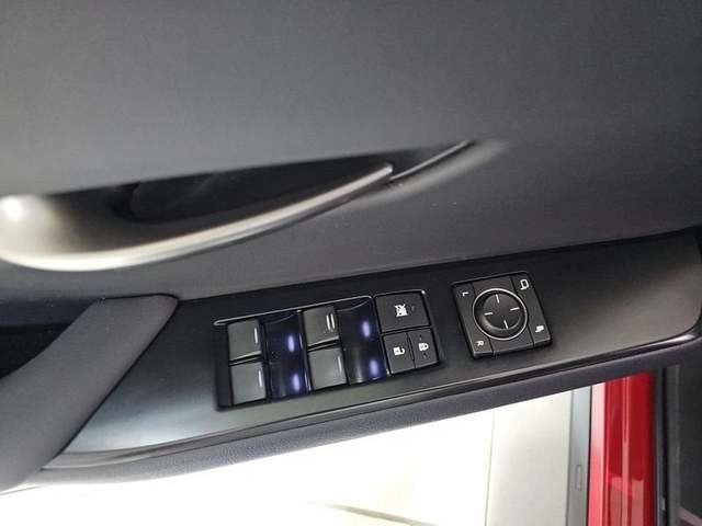 Lexus UX 250h Business 2WD 135 kW (184 CV) Vehículo usado en Madrid - 30 Lexus UX 250h Business 2WD 135 kW (184 CV) Vehículo usado en Madrid - 30