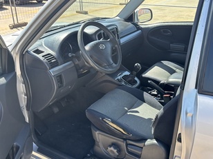 Suzuki Grand Vitara 2.0 DLX 80 kW (110 CV) Suzuki Grand Vitara 2.0 DLX 80 kW (110 CV)