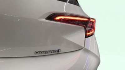 Toyota Corolla 125H Business E-CVT 90 kW (122 CV) Toyota Corolla 125H Business E-CVT 90 kW (122 CV)
