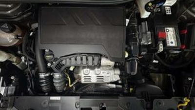 Peugeot 208 PureTech 100 Allure Pack 75 kW (100 CV) Peugeot 208 PureTech 100 Allure Pack 75 kW (100 CV)
