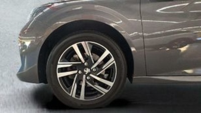 Peugeot 208 PureTech 100 Allure Pack 75 kW (100 CV) Peugeot 208 PureTech 100 Allure Pack 75 kW (100 CV)