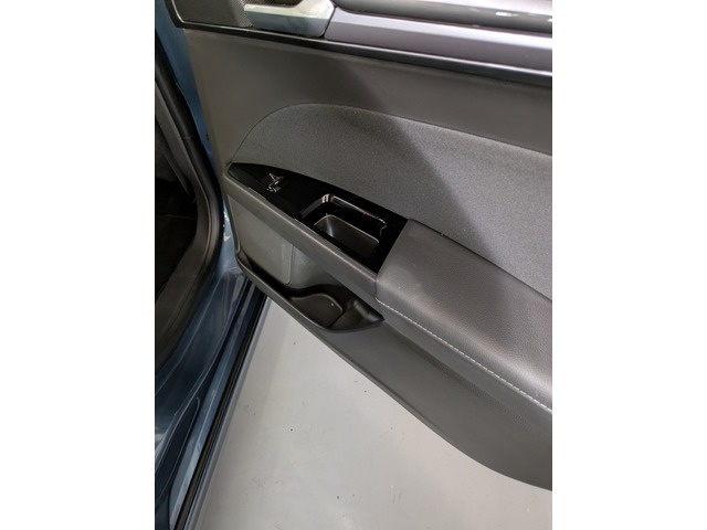 ToyotaCorolla 1.8 125 Híbrido Active Tech E-CVT 90 kW (122 CV) Vehículo usado en Barcelona - 9