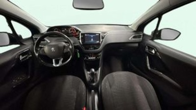 Peugeot 208 PureTech 110 S&S Allure 81 kW (110 CV) Peugeot 208 PureTech 110 S&S Allure 81 kW (110 CV)