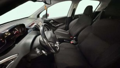 Peugeot 208 PureTech 110 S&S Allure 81 kW (110 CV) Peugeot 208 PureTech 110 S&S Allure 81 kW (110 CV)