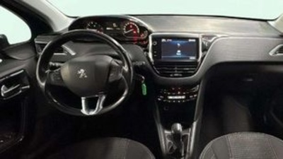 Peugeot 208 PureTech 110 S&S Allure 81 kW (110 CV) Peugeot 208 PureTech 110 S&S Allure 81 kW (110 CV)