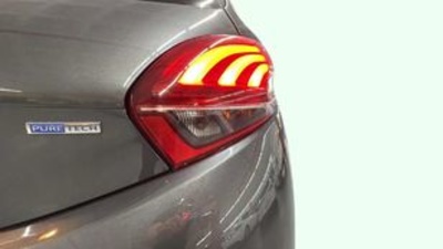 Peugeot 208 PureTech 110 S&S Allure 81 kW (110 CV) Peugeot 208 PureTech 110 S&S Allure 81 kW (110 CV)