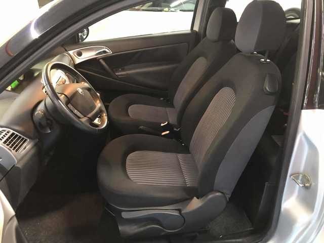 LanciaYpsilon 1.4 16v Oro 70 kW (95 CV) Vehículo usado en Barcelona - 8 LanciaYpsilon 1.4 16v Oro 70 kW (95 CV) Vehículo usado en Barcelona - 8