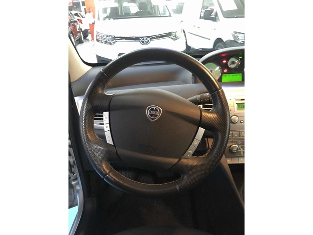 LanciaYpsilon 1.4 16v Oro 70 kW (95 CV) Vehículo usado en Barcelona - 14 LanciaYpsilon 1.4 16v Oro 70 kW (95 CV) Vehículo usado en Barcelona - 14