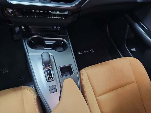 Lexus UX 300h Plus 146 kW (199 CV) Vehículo usado en Madrid - 20