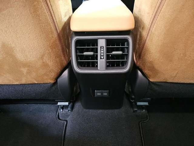 Lexus UX 300h Plus 146 kW (199 CV) Vehículo usado en Madrid - 22 Lexus UX 300h Plus 146 kW (199 CV) Vehículo usado en Madrid - 22