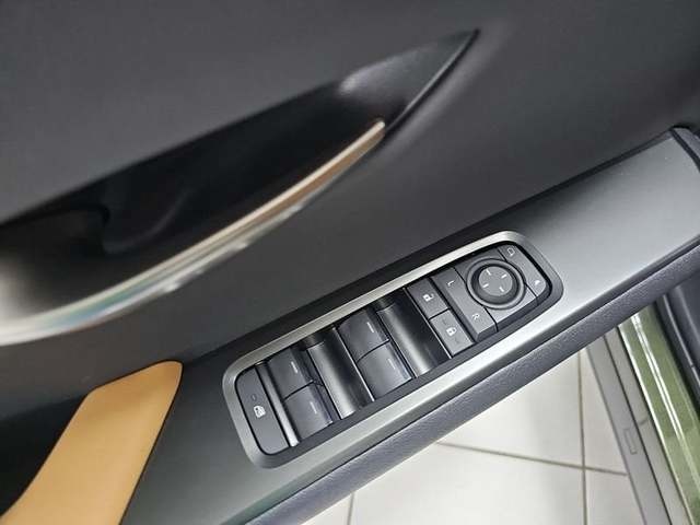 Lexus UX 300h Plus 146 kW (199 CV) Vehículo usado en Madrid - 24