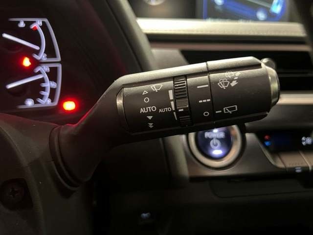 Lexus UX 250h Premium 135 kW (184 CV) Vehículo usado en Madrid - 15