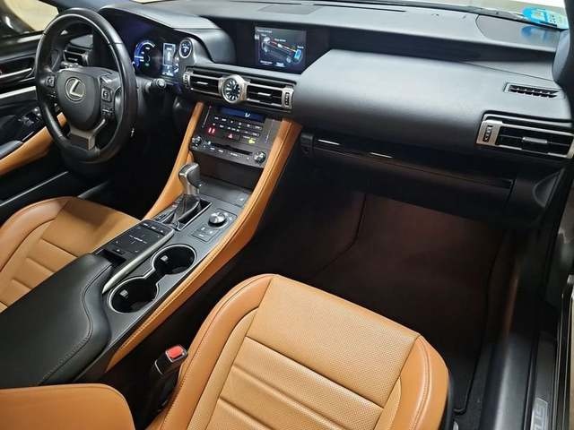 Lexus RC 300h Executive 164 kW (223 CV) Vehículo usado en Madrid - 9 Lexus RC 300h Executive 164 kW (223 CV) Vehículo usado en Madrid - 9