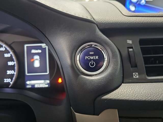 Lexus CT 200h Business 100 kW (136 CV) Vehículo usado en Madrid - 16