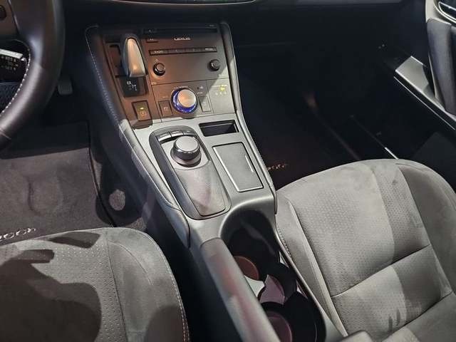 Lexus CT 200h Business 100 kW (136 CV) Vehículo usado en Madrid - 19