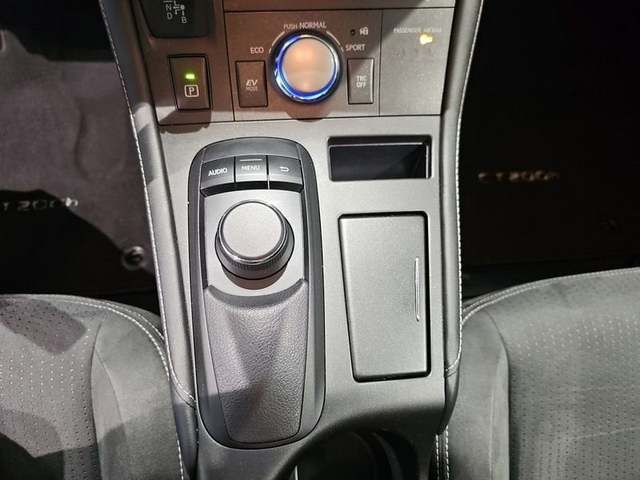 Lexus CT 200h Business 100 kW (136 CV) Vehículo usado en Madrid - 21 Lexus CT 200h Business 100 kW (136 CV) Vehículo usado en Madrid - 21