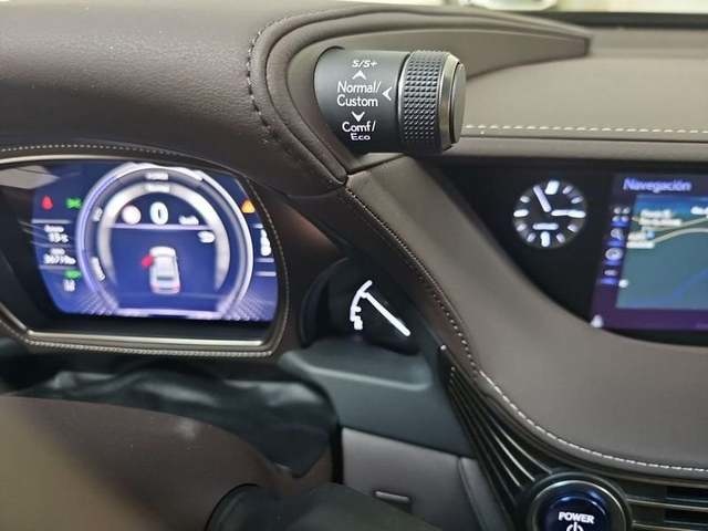 Lexus LS 500h Executive 264 kW (359 CV) Vehículo usado en Madrid - 29