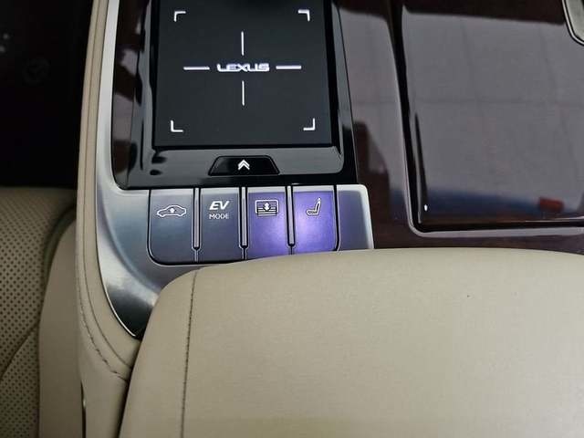 Lexus LS 500h Executive 264 kW (359 CV) Vehículo usado en Madrid - 33