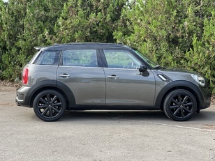 MINI MINI Countryman Cooper SD 105 kW (143 CV)