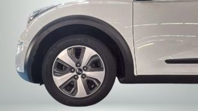 Kia Niro 1.6 GDi HEV Drive 104 kW (141 CV) Kia Niro 1.6 GDi HEV Drive 104 kW (141 CV)