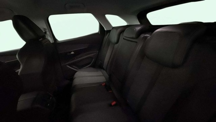 Peugeot3008 PureTech 130 S&S Active 96 kW (130 CV) Vehículo usado en Barcelona - 9 Peugeot3008 PureTech 130 S&S Active 96 kW (130 CV) Vehículo usado en Barcelona - 9