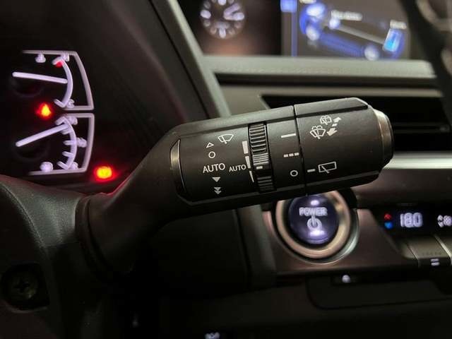 Lexus UX 250h Business 2WD 135 kW (184 CV) Vehículo usado en Madrid - 17 Lexus UX 250h Business 2WD 135 kW (184 CV) Vehículo usado en Madrid - 17