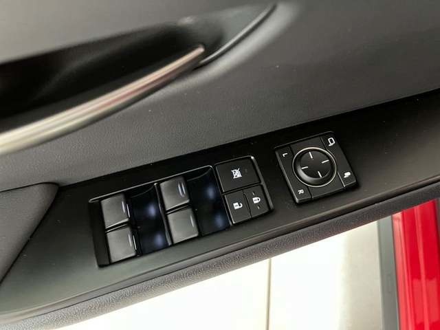 Lexus UX 250h Business 2WD 135 kW (184 CV) Vehículo usado en Madrid - 24 Lexus UX 250h Business 2WD 135 kW (184 CV) Vehículo usado en Madrid - 24