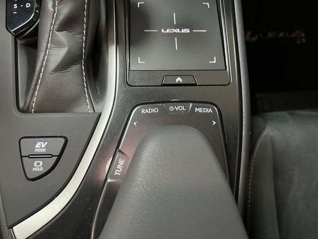 Lexus UX 250h Business 2WD 135 kW (184 CV) Vehículo usado en Madrid - 25