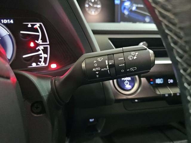 Lexus UX 250h Business 2WD 135 kW (184 CV) Vehículo usado en Madrid - 18