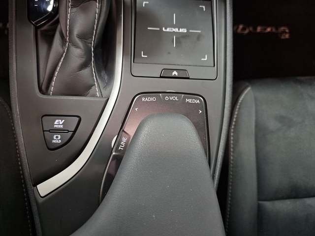 Lexus UX 250h Business 2WD 135 kW (184 CV) Vehículo usado en Madrid - 25