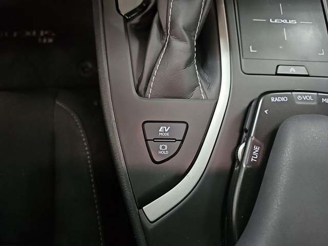 Lexus UX 250h Business 2WD 135 kW (184 CV) Vehículo usado en Madrid - 26