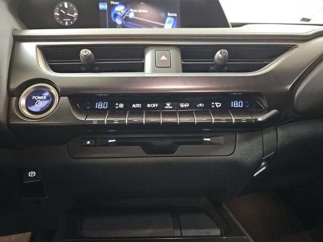 Lexus UX 250h Business 2WD 135 kW (184 CV) Vehículo usado en Madrid - 29