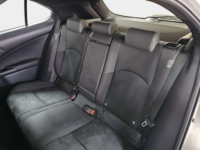 Lexus UX 250h Business 2WD 135 kW (184 CV) Vehículo usado en Madrid - 12