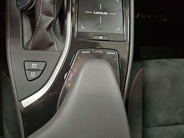 Lexus UX 250h Business 2WD 135 kW (184 CV) Vehículo usado en Madrid - 25