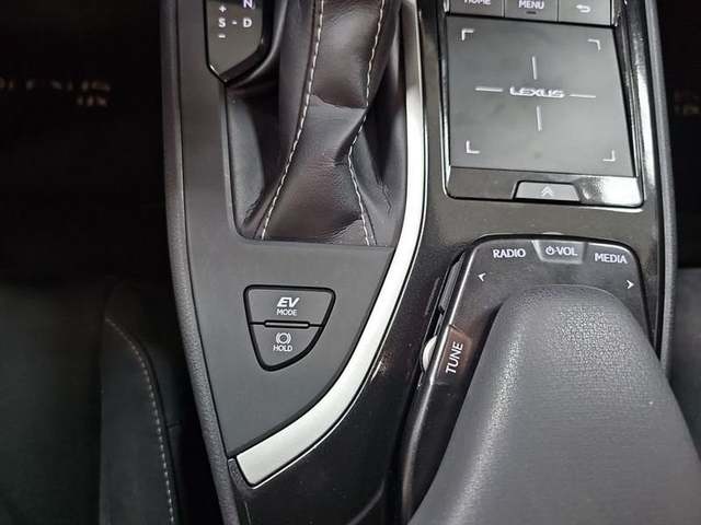 Lexus UX 250h Business 2WD 135 kW (184 CV) Vehículo usado en Madrid - 26