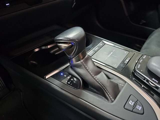 Lexus UX 250h Business 2WD 135 kW (184 CV) Vehículo usado en Madrid - 28