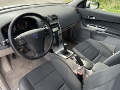 Volvo C30 1.6 Momentum 74 kW (100 CV) Volvo C30 1.6 Momentum 74 kW (100 CV)