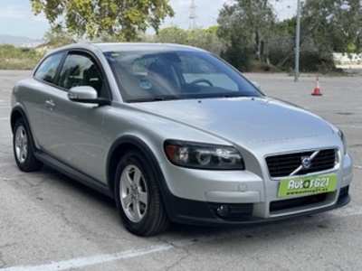 Volvo C30 1.6 Momentum 74 kW (100 CV) Volvo C30 1.6 Momentum 74 kW (100 CV)